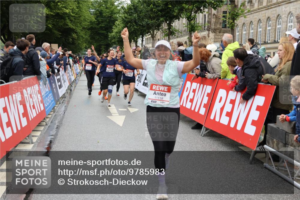 14.06.2026 - REWE Women's Run Strokosch-Dieckow http://msf.ph/oto/9785983 14.06.2026 10:04:36 Ziel 10486, 10660, 10771, 10779, 11002, 11118, 11144, 11187, 11473 meine-sportfotos.de