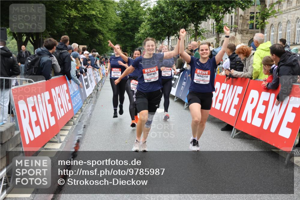 14.06.2026 - REWE Women's Run Strokosch-Dieckow http://msf.ph/oto/9785987 14.06.2026 10:04:39 Ziel 10486, 10660, 10771, 10787, 10788, 11002, 11068, 11118, 11187 meine-sportfotos.de