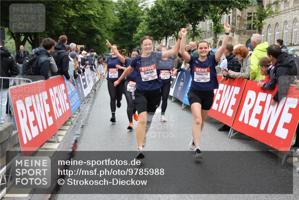 14.06.2026 - REWE Women's Run Strokosch-Dieckow http://msf.ph/oto/9785988 14.06.2026 10:04:39 Ziel 10486, 10660, 10771, 10787, 10788, 11002, 11068, 11118, 11187 meine-sportfotos.de