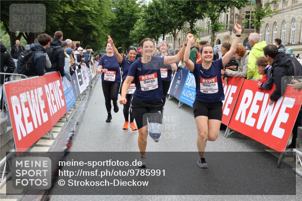14.06.2026 - REWE Women's Run Strokosch-Dieckow http://msf.ph/oto/9785991 14.06.2026 10:04:39 Ziel 10486, 10660, 10771, 10787, 10788, 11002, 11068, 11118, 11187 meine-sportfotos.de