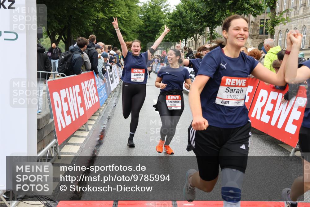 14.06.2026 - REWE Women's Run Strokosch-Dieckow http://msf.ph/oto/9785994 14.06.2026 10:04:40 Ziel 10486, 10771, 10787, 10788, 11002, 11068, 11118, 11187 meine-sportfotos.de