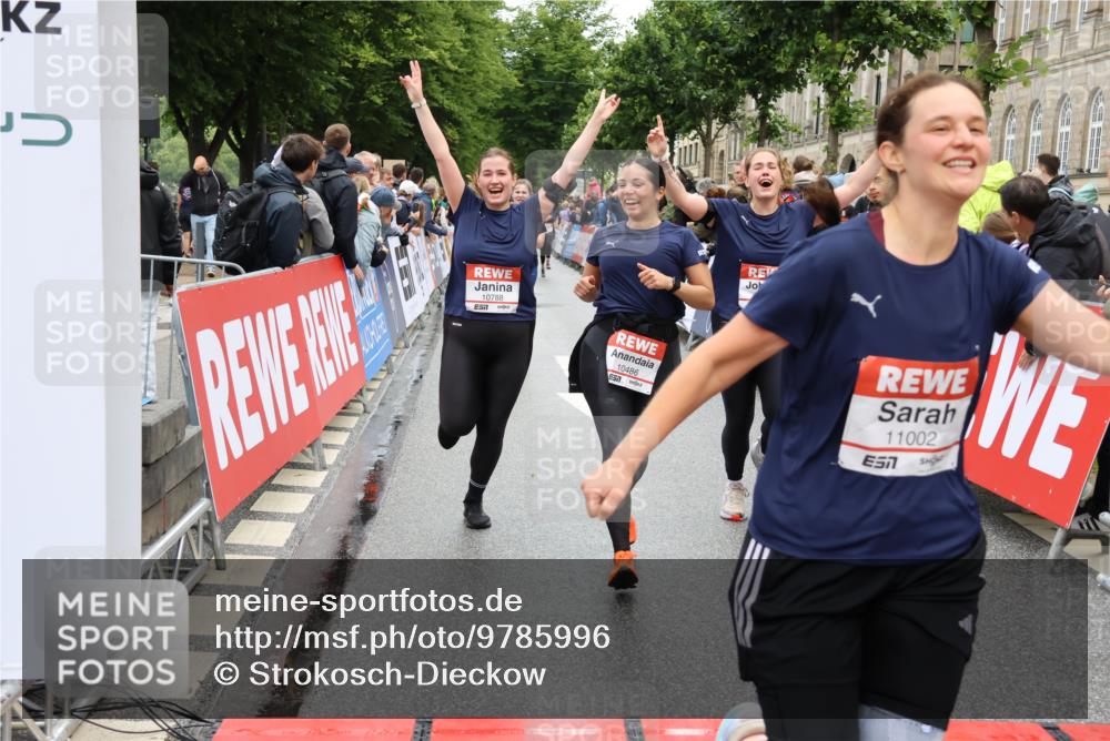 14.06.2026 - REWE Women's Run Strokosch-Dieckow http://msf.ph/oto/9785996 14.06.2026 10:04:40 Ziel 10486, 10771, 10787, 10788, 11002, 11068, 11118, 11187 meine-sportfotos.de