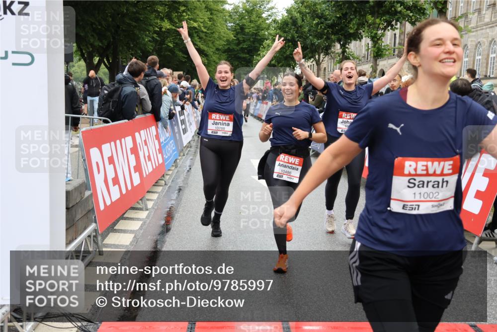 14.06.2026 - REWE Women's Run Strokosch-Dieckow http://msf.ph/oto/9785997 14.06.2026 10:04:40 Ziel 10486, 10771, 10787, 10788, 11002, 11068, 11118, 11187 meine-sportfotos.de