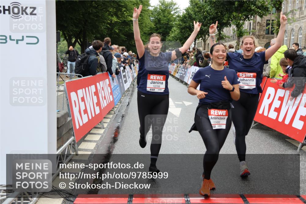 14.06.2026 - REWE Women's Run Strokosch-Dieckow http://msf.ph/oto/9785999 14.06.2026 10:04:41 Ziel 10486, 10771, 10787, 10788, 11002, 11068, 11118, 11187 meine-sportfotos.de