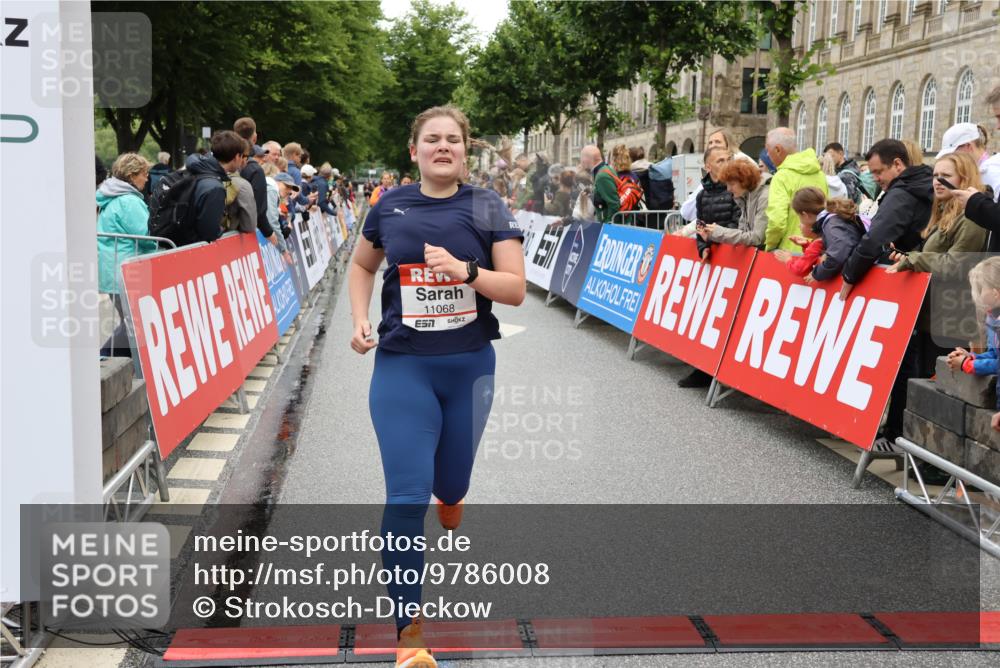 14.06.2026 - REWE Women's Run Strokosch-Dieckow http://msf.ph/oto/9786008 14.06.2026 10:04:43 Ziel 10486, 10787, 10788, 11002, 11068, 11118, 11122, 11187, 11294 meine-sportfotos.de