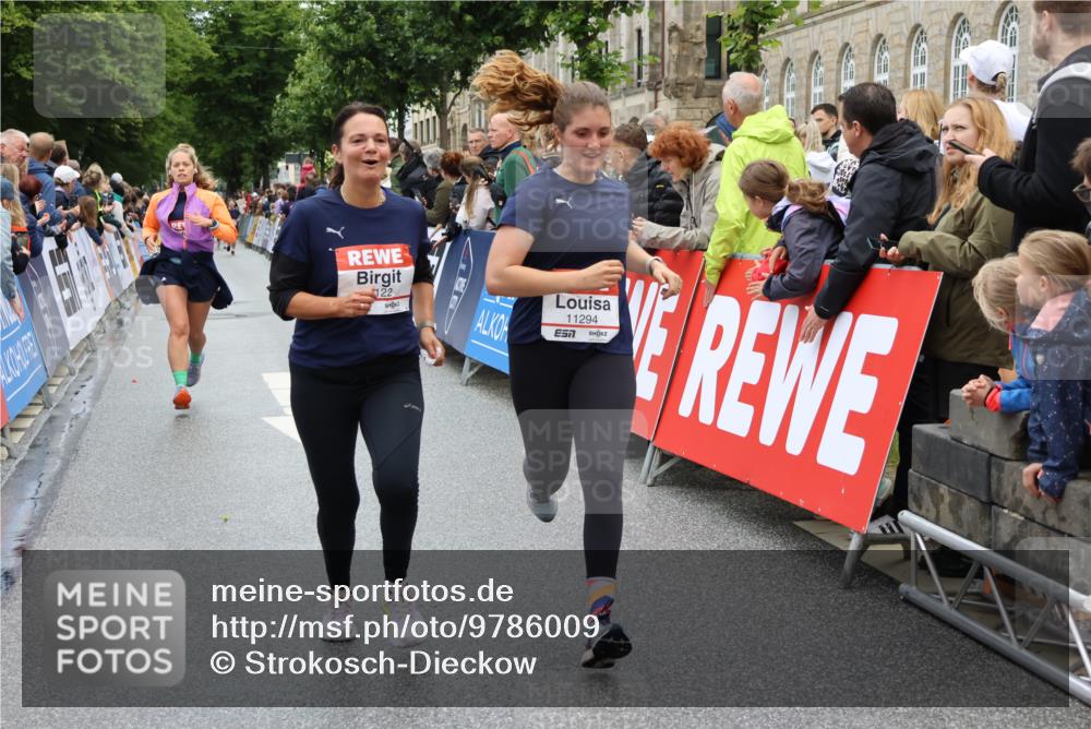 14.06.2026 - REWE Women's Run Strokosch-Dieckow http://msf.ph/oto/9786009 14.06.2026 10:04:47 Ziel 10486, 10593, 10787, 10788, 11002, 11068, 11122, 11187, 11294 meine-sportfotos.de