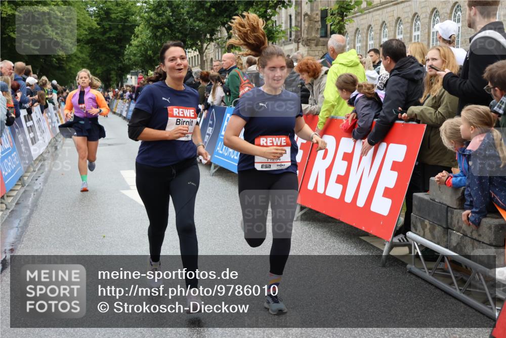 14.06.2026 - REWE Women's Run Strokosch-Dieckow http://msf.ph/oto/9786010 14.06.2026 10:04:47 Ziel 10486, 10593, 10787, 10788, 11002, 11068, 11122, 11187, 11294 meine-sportfotos.de