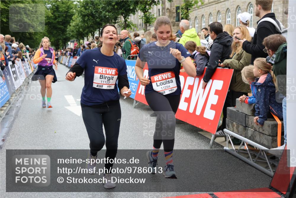 14.06.2026 - REWE Women's Run Strokosch-Dieckow http://msf.ph/oto/9786013 14.06.2026 10:04:47 Ziel 10486, 10593, 10787, 10788, 11002, 11068, 11122, 11187, 11294 meine-sportfotos.de