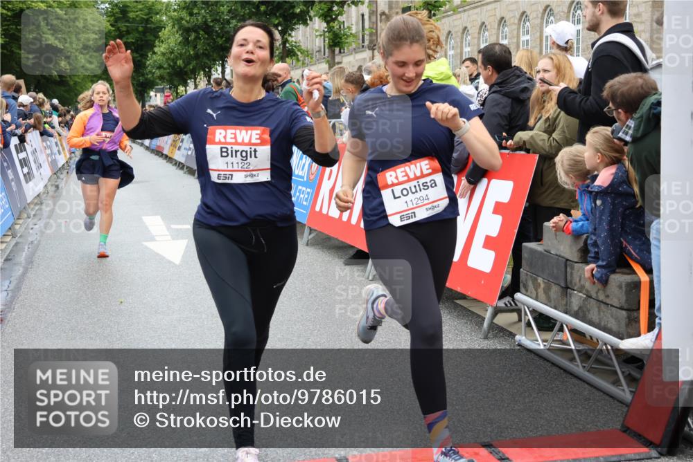 14.06.2026 - REWE Women's Run Strokosch-Dieckow http://msf.ph/oto/9786015 14.06.2026 10:04:47 Ziel 10486, 10593, 10787, 10788, 11002, 11068, 11122, 11187, 11294 meine-sportfotos.de