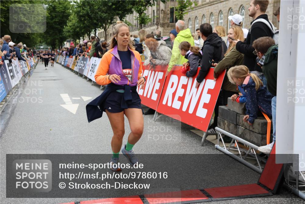 14.06.2026 - REWE Women's Run Strokosch-Dieckow http://msf.ph/oto/9786016 14.06.2026 10:04:49 Ziel 10593, 10787, 10788, 11068, 11122, 11294 meine-sportfotos.de