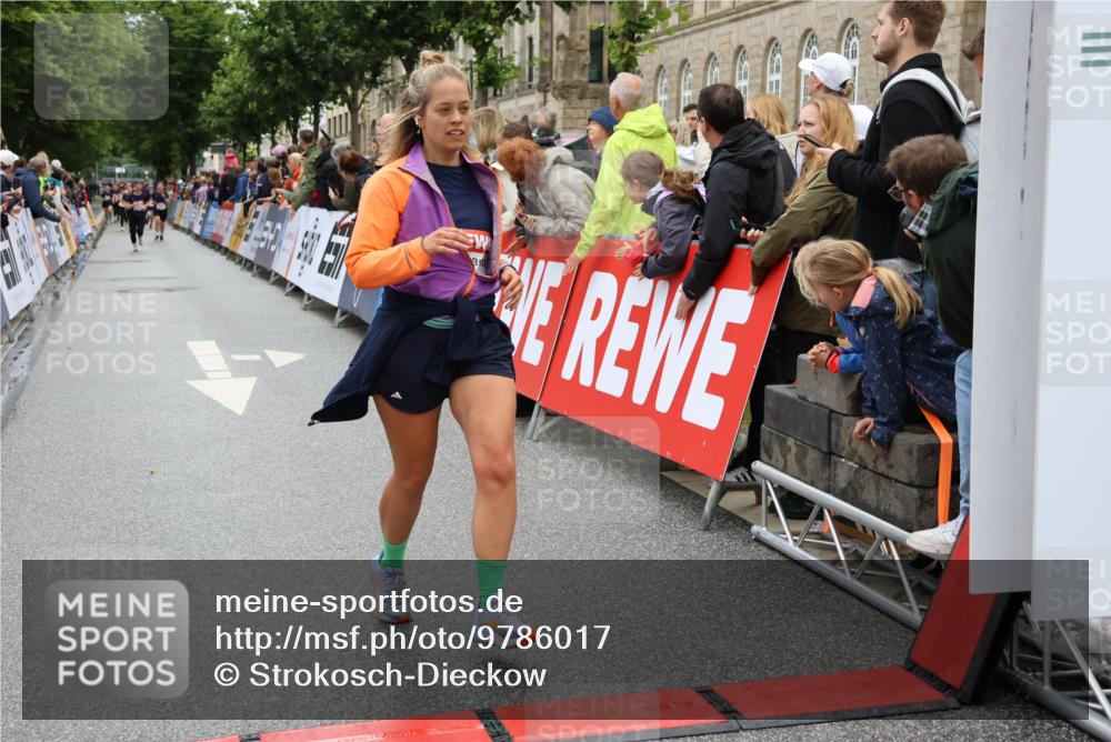 14.06.2026 - REWE Women's Run Strokosch-Dieckow http://msf.ph/oto/9786017 14.06.2026 10:04:49 Ziel 10593, 10787, 10788, 11068, 11122, 11294 meine-sportfotos.de