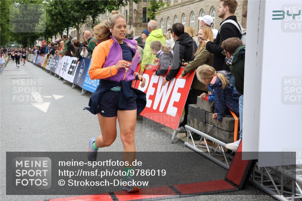 14.06.2026 - REWE Women's Run Strokosch-Dieckow http://msf.ph/oto/9786019 14.06.2026 10:04:49 Ziel 10593, 10787, 10788, 11068, 11122, 11294 meine-sportfotos.de