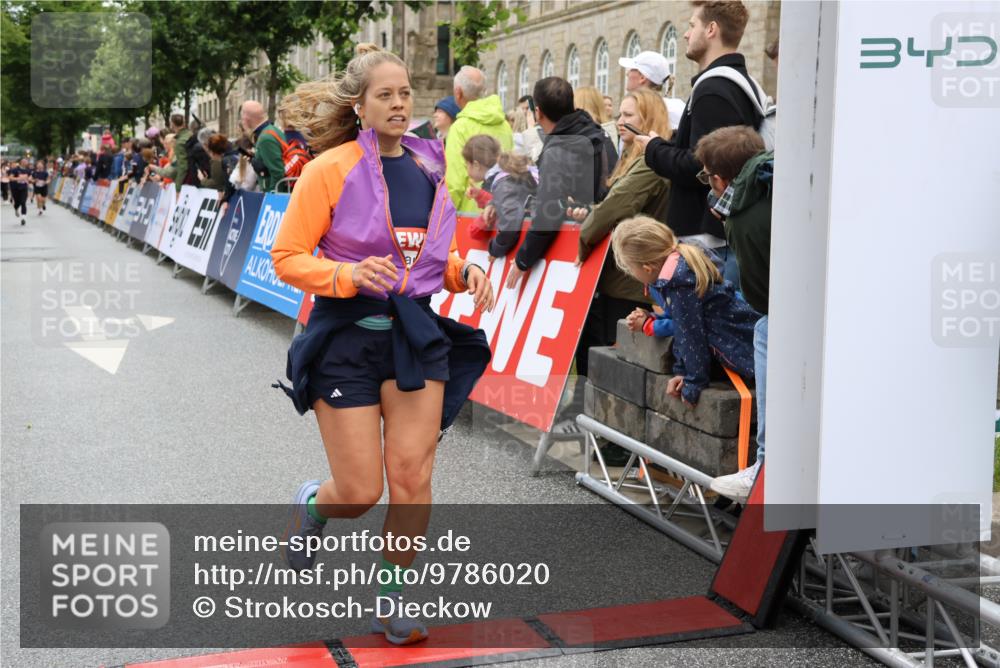 14.06.2026 - REWE Women's Run Strokosch-Dieckow http://msf.ph/oto/9786020 14.06.2026 10:04:49 Ziel 10593, 10787, 10788, 11068, 11122, 11294 meine-sportfotos.de