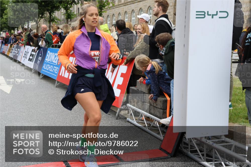 14.06.2026 - REWE Women's Run Strokosch-Dieckow http://msf.ph/oto/9786022 14.06.2026 10:04:49 Ziel 10593, 10787, 10788, 11068, 11122, 11294 meine-sportfotos.de