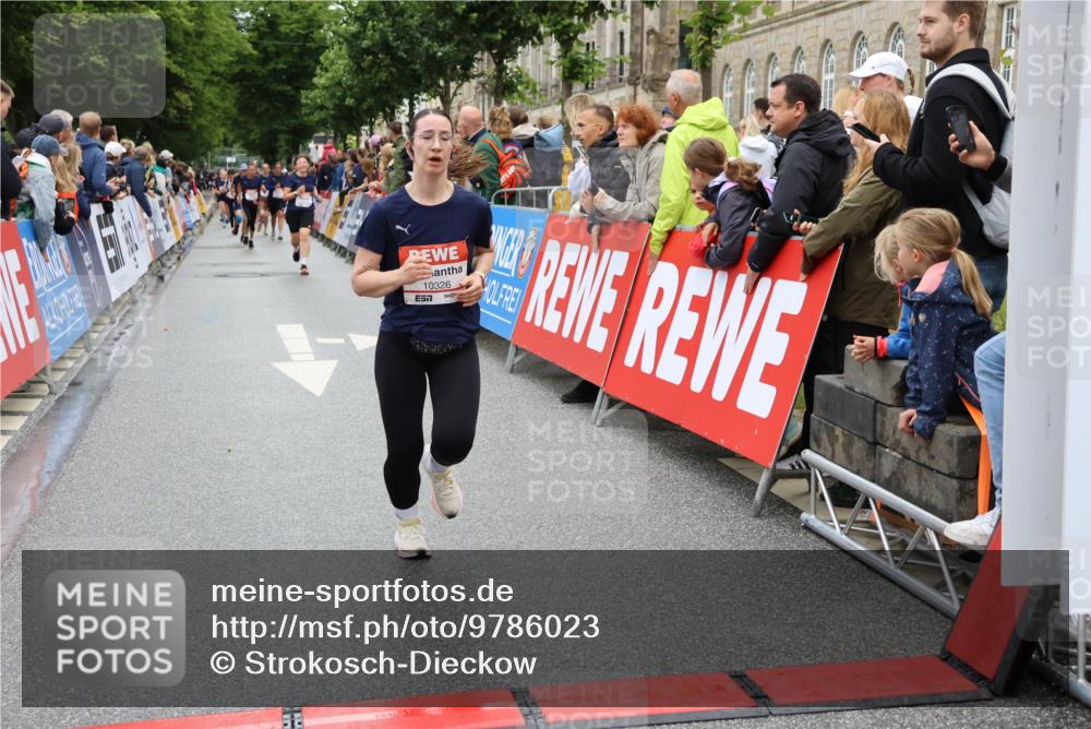 14.06.2026 - REWE Women's Run Strokosch-Dieckow http://msf.ph/oto/9786023 14.06.2026 10:04:57 Ziel 10326, 10593 meine-sportfotos.de
