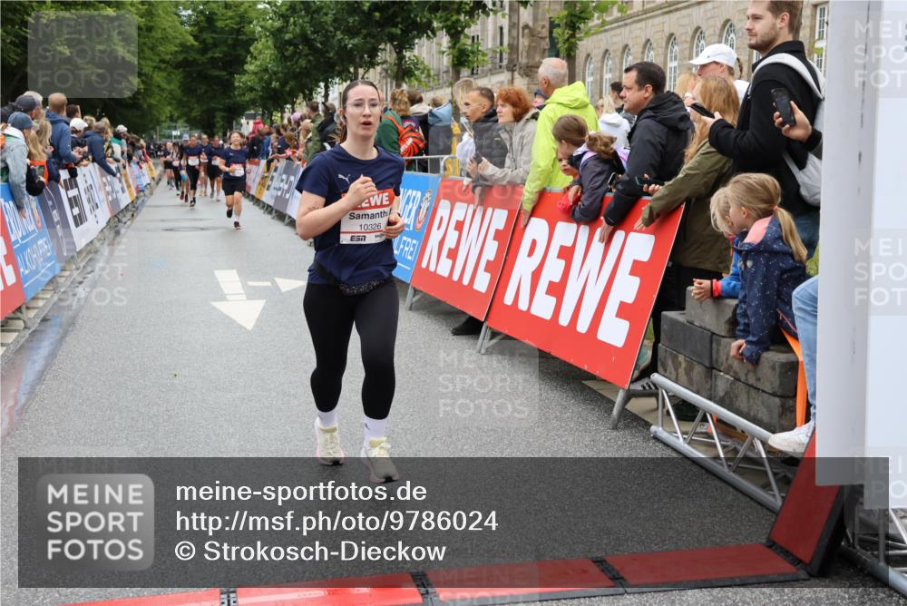 14.06.2026 - REWE Women's Run Strokosch-Dieckow http://msf.ph/oto/9786024 14.06.2026 10:04:57 Ziel 10326, 10593 meine-sportfotos.de