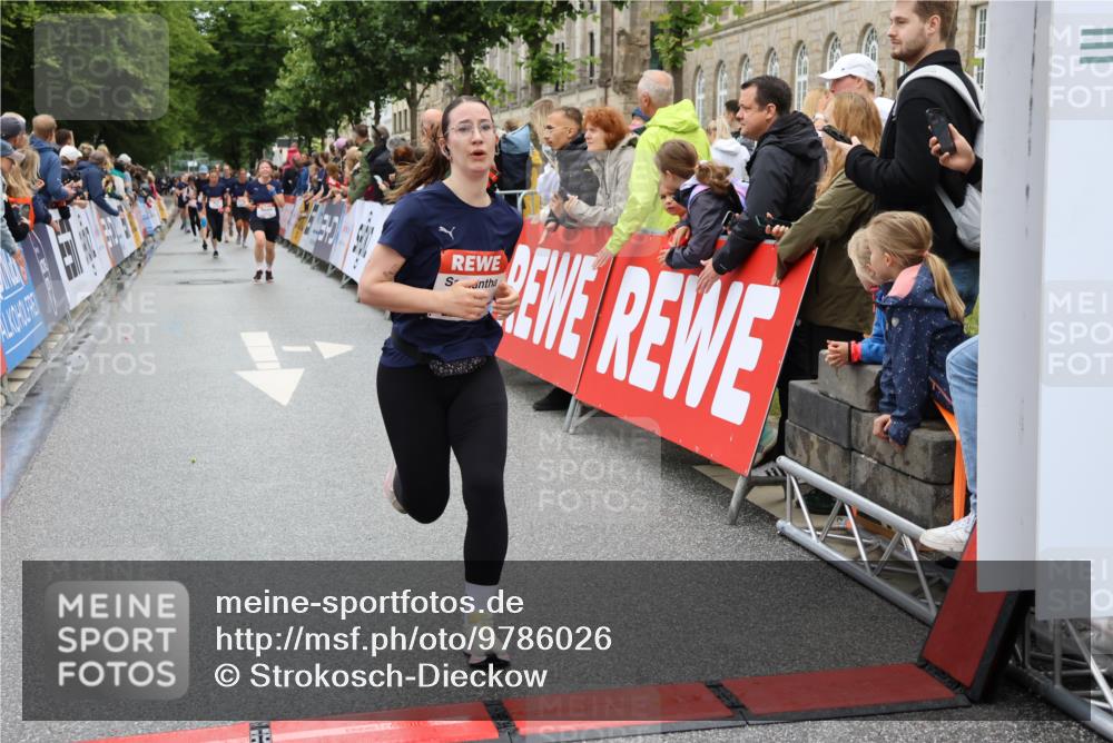 14.06.2026 - REWE Women's Run Strokosch-Dieckow http://msf.ph/oto/9786026 14.06.2026 10:04:57 Ziel 10326, 10593 meine-sportfotos.de