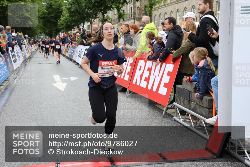 14.06.2026 - REWE Women's Run Strokosch-Dieckow http://msf.ph/oto/9786027 14.06.2026 10:04:57 Ziel 10326, 10593 meine-sportfotos.de