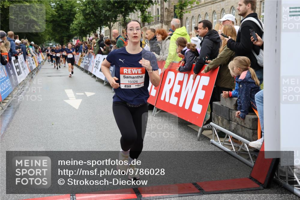 14.06.2026 - REWE Women's Run Strokosch-Dieckow http://msf.ph/oto/9786028 14.06.2026 10:04:57 Ziel 10326, 10593 meine-sportfotos.de