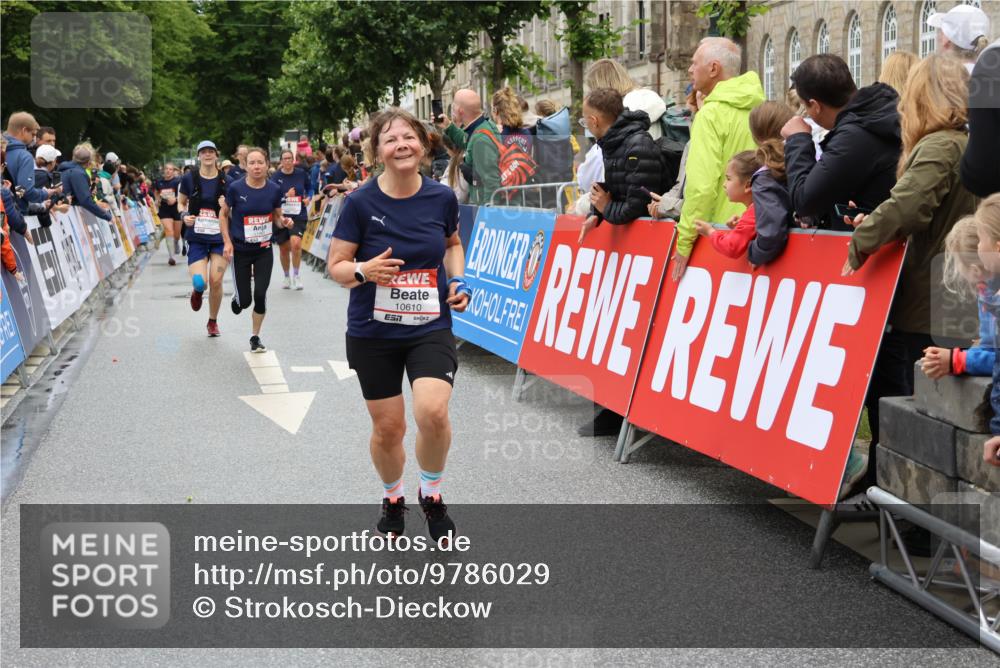 14.06.2026 - REWE Women's Run Strokosch-Dieckow http://msf.ph/oto/9786029 14.06.2026 10:05:02 Ziel 10127, 10326, 10610, 11081 meine-sportfotos.de