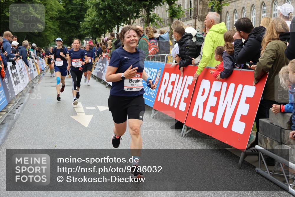 14.06.2026 - REWE Women's Run Strokosch-Dieckow http://msf.ph/oto/9786032 14.06.2026 10:05:02 Ziel 10127, 10326, 10610, 11081 meine-sportfotos.de