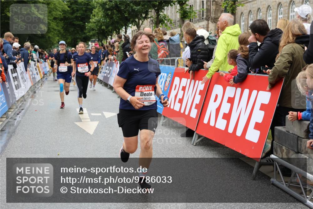 14.06.2026 - REWE Women's Run Strokosch-Dieckow http://msf.ph/oto/9786033 14.06.2026 10:05:02 Ziel 10127, 10326, 10610, 11081 meine-sportfotos.de