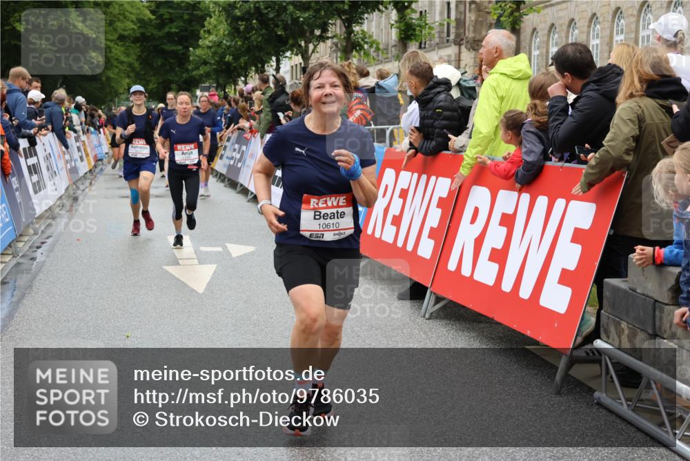 14.06.2026 - REWE Women's Run Strokosch-Dieckow http://msf.ph/oto/9786035 14.06.2026 10:05:02 Ziel 10127, 10326, 10610, 11081 meine-sportfotos.de