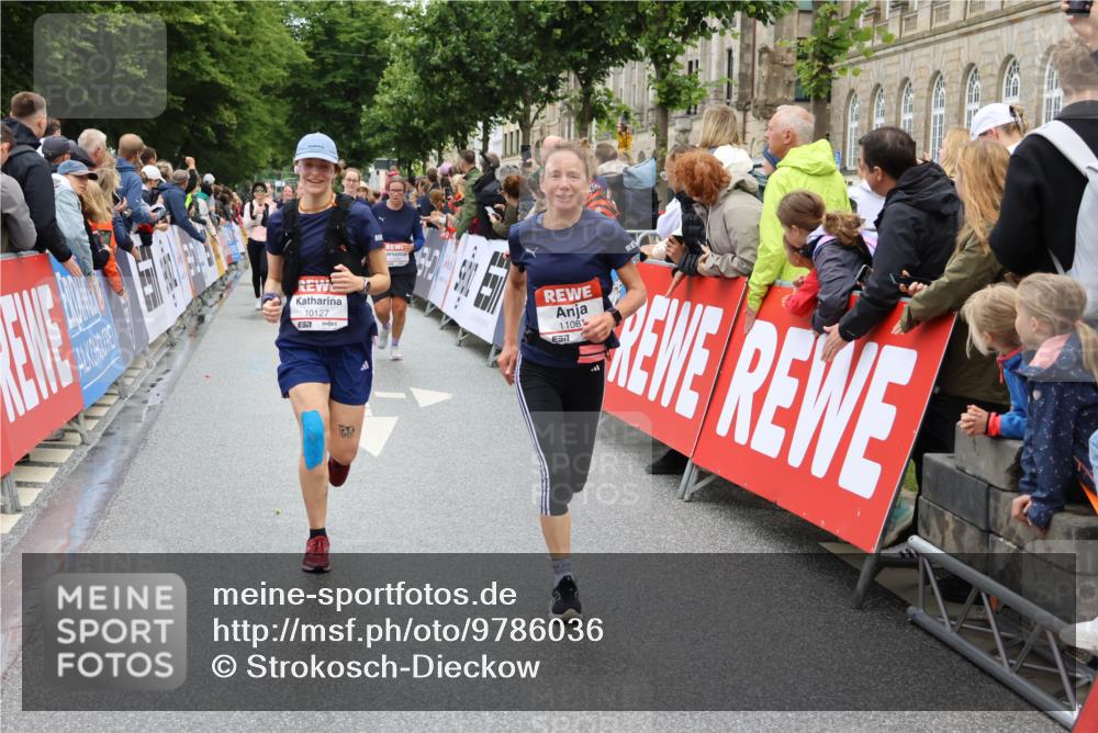 14.06.2026 - REWE Women's Run Strokosch-Dieckow http://msf.ph/oto/9786036 14.06.2026 10:05:04 Ziel 10127, 10326, 10610, 11081, 11290 meine-sportfotos.de