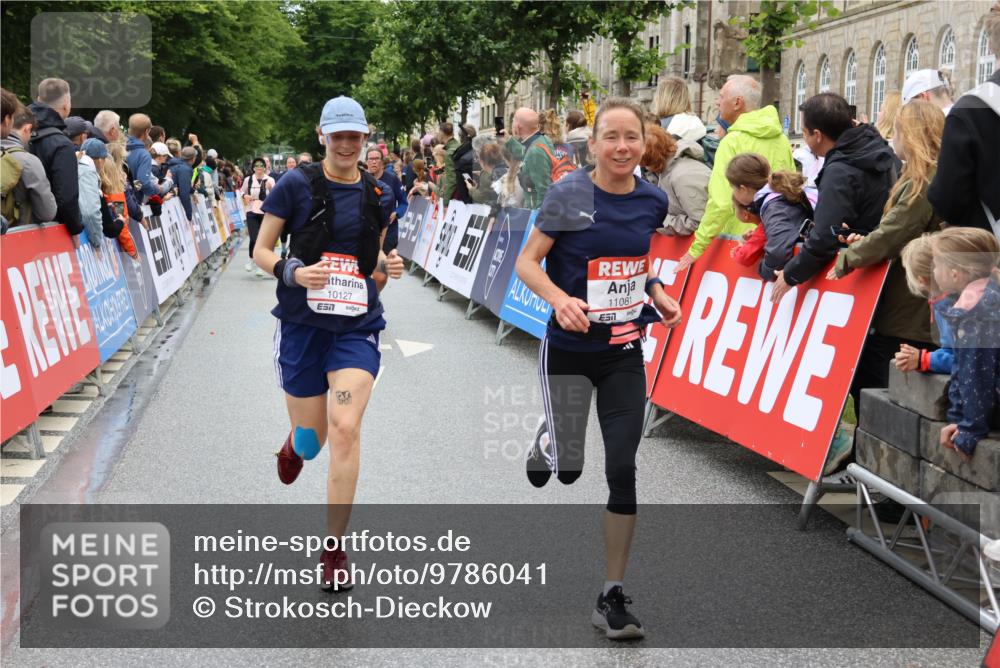 14.06.2026 - REWE Women's Run Strokosch-Dieckow http://msf.ph/oto/9786041 14.06.2026 10:05:04 Ziel 10127, 10326, 10610, 11081, 11290 meine-sportfotos.de