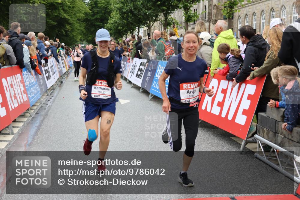 14.06.2026 - REWE Women's Run Strokosch-Dieckow http://msf.ph/oto/9786042 14.06.2026 10:05:05 Ziel 10127, 10326, 10329, 10610, 11081, 11290, 11323, 11482 meine-sportfotos.de