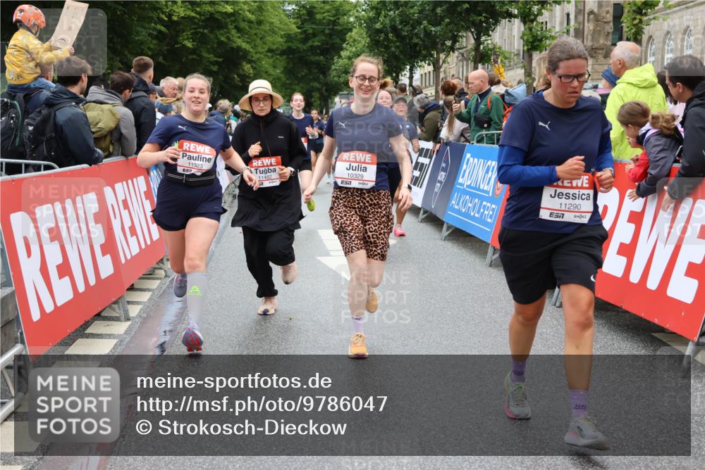 14.06.2026 - REWE Women's Run Strokosch-Dieckow http://msf.ph/oto/9786047 14.06.2026 10:05:08 Ziel 10127, 10191, 10329, 10610, 10719, 10822, 11043, 11081, 11290, 11323, 11482, 11524 meine-sportfotos.de
