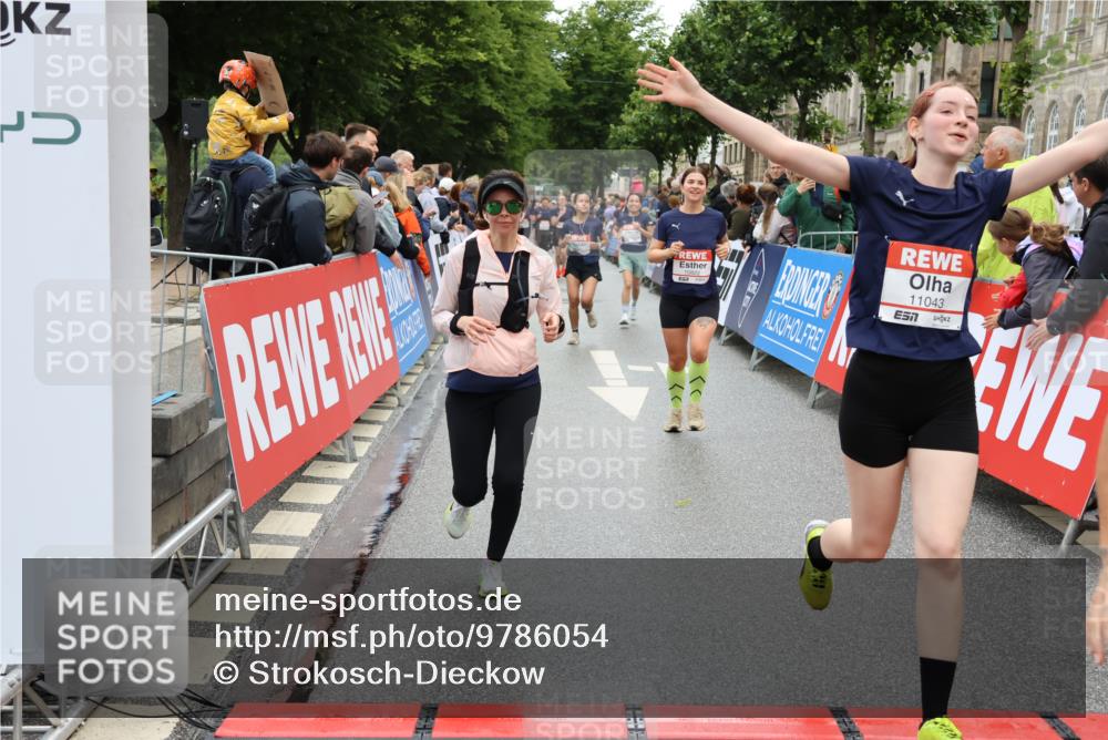 14.06.2026 - REWE Women's Run Strokosch-Dieckow http://msf.ph/oto/9786054 14.06.2026 10:05:11 Ziel 10127, 10191, 10329, 10719, 10822, 11043, 11081, 11091, 11290, 11323, 11482, 11524 meine-sportfotos.de
