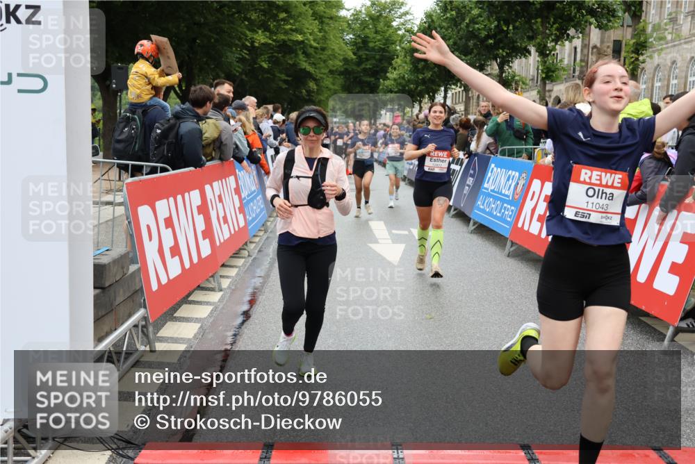14.06.2026 - REWE Women's Run Strokosch-Dieckow http://msf.ph/oto/9786055 14.06.2026 10:05:11 Ziel 10127, 10191, 10329, 10719, 10822, 11043, 11081, 11091, 11290, 11323, 11482, 11524 meine-sportfotos.de