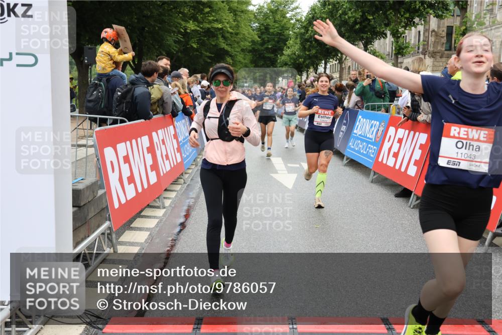 14.06.2026 - REWE Women's Run Strokosch-Dieckow http://msf.ph/oto/9786057 14.06.2026 10:05:11 Ziel 10127, 10191, 10329, 10719, 10822, 11043, 11081, 11091, 11290, 11323, 11482, 11524 meine-sportfotos.de