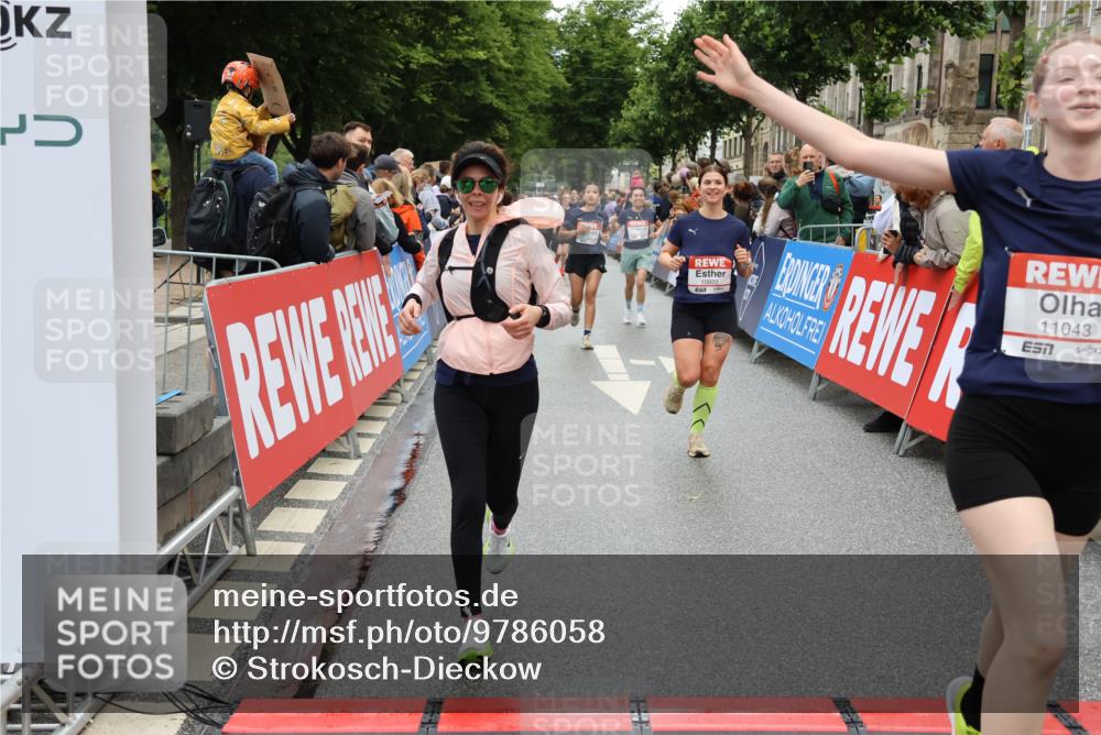 14.06.2026 - REWE Women's Run Strokosch-Dieckow http://msf.ph/oto/9786058 14.06.2026 10:05:11 Ziel 10127, 10191, 10329, 10719, 10822, 11043, 11081, 11091, 11290, 11323, 11482, 11524 meine-sportfotos.de