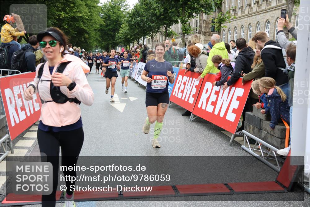 14.06.2026 - REWE Women's Run Strokosch-Dieckow http://msf.ph/oto/9786059 14.06.2026 10:05:12 Ziel 10127, 10191, 10329, 10719, 10822, 11027, 11043, 11081, 11091, 11290, 11323, 11482, 11524 meine-sportfotos.de