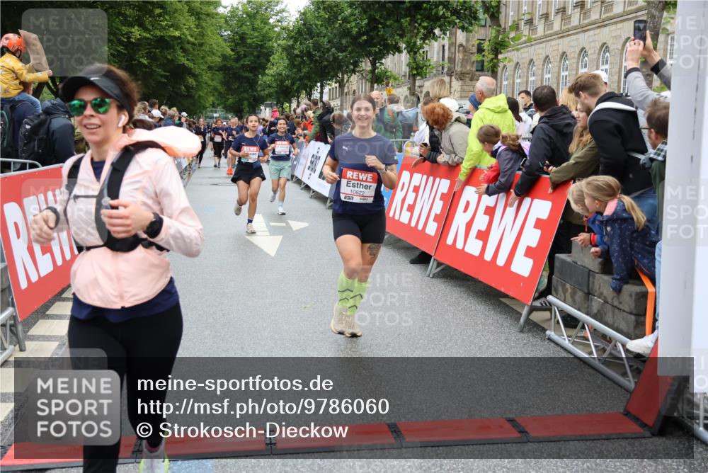 14.06.2026 - REWE Women's Run Strokosch-Dieckow http://msf.ph/oto/9786060 14.06.2026 10:05:12 Ziel 10127, 10191, 10329, 10719, 10822, 11027, 11043, 11081, 11091, 11290, 11323, 11482, 11524 meine-sportfotos.de