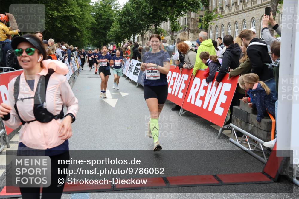 14.06.2026 - REWE Women's Run Strokosch-Dieckow http://msf.ph/oto/9786062 14.06.2026 10:05:12 Ziel 10127, 10191, 10329, 10719, 10822, 11027, 11043, 11081, 11091, 11290, 11323, 11482, 11524 meine-sportfotos.de