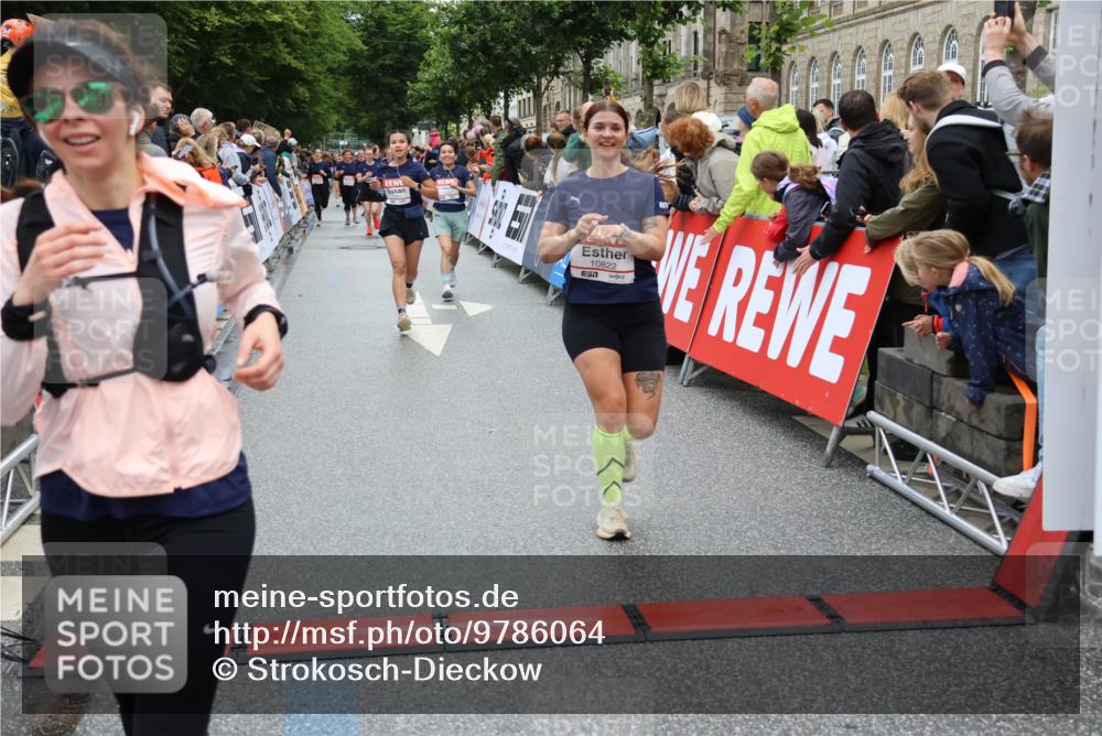 14.06.2026 - REWE Women's Run Strokosch-Dieckow http://msf.ph/oto/9786064 14.06.2026 10:05:12 Ziel 10127, 10191, 10329, 10719, 10822, 11027, 11043, 11081, 11091, 11290, 11323, 11482, 11524 meine-sportfotos.de
