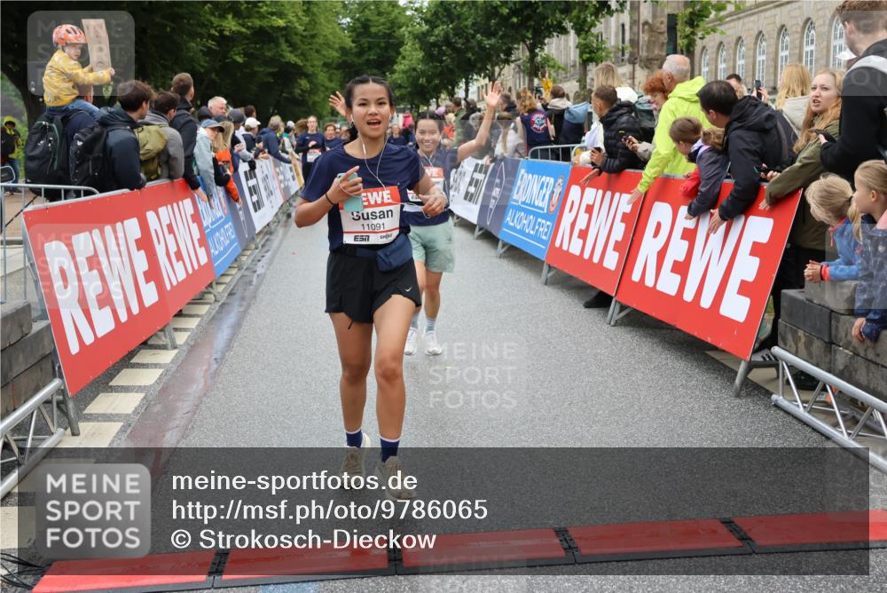 14.06.2026 - REWE Women's Run Strokosch-Dieckow http://msf.ph/oto/9786065 14.06.2026 10:05:15 Ziel 10191, 10318, 10329, 10533, 10719, 10822, 11027, 11043, 11091, 11290, 11323, 11482, 11524 meine-sportfotos.de