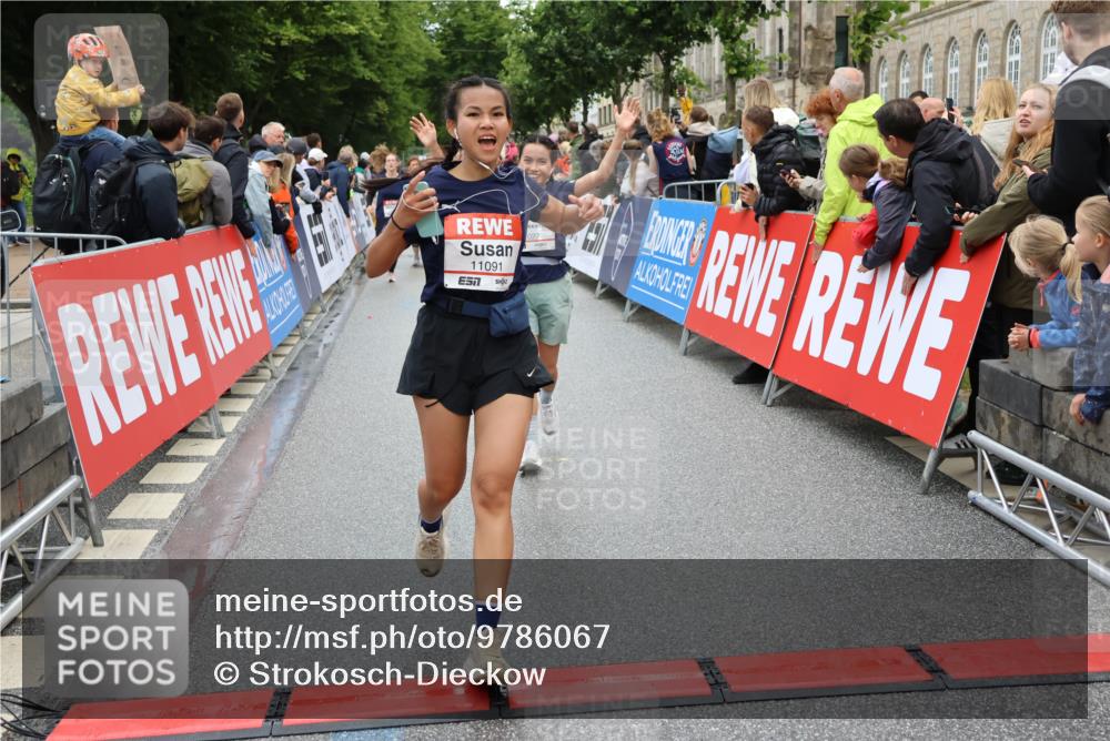14.06.2026 - REWE Women's Run Strokosch-Dieckow http://msf.ph/oto/9786067 14.06.2026 10:05:15 Ziel 10191, 10318, 10329, 10533, 10719, 10822, 11027, 11043, 11091, 11290, 11323, 11482, 11524 meine-sportfotos.de