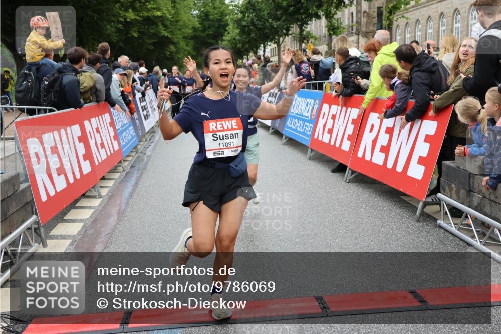 14.06.2026 - REWE Women's Run Strokosch-Dieckow http://msf.ph/oto/9786069 14.06.2026 10:05:15 Ziel 10191, 10318, 10329, 10533, 10719, 10822, 11027, 11043, 11091, 11290, 11323, 11482, 11524 meine-sportfotos.de