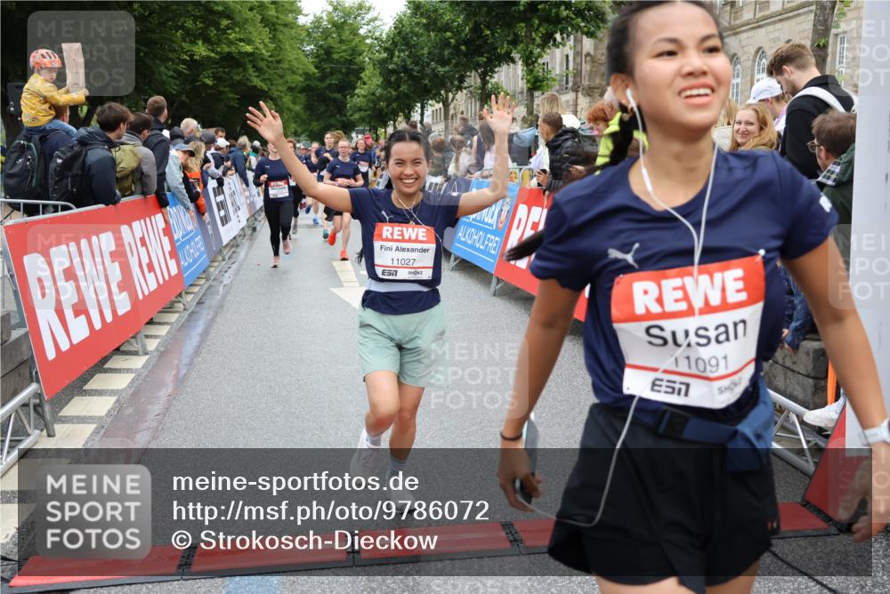 14.06.2026 - REWE Women's Run Strokosch-Dieckow http://msf.ph/oto/9786072 14.06.2026 10:05:16 Ziel 10191, 10318, 10329, 10533, 10674, 10675, 10719, 10822, 11027, 11043, 11091, 11290, 11323, 11482, 11524 meine-sportfotos.de