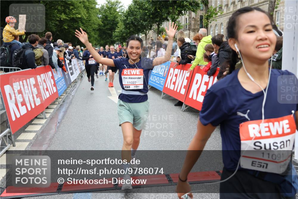 14.06.2026 - REWE Women's Run Strokosch-Dieckow http://msf.ph/oto/9786074 14.06.2026 10:05:16 Ziel 10191, 10318, 10329, 10533, 10674, 10675, 10719, 10822, 11027, 11043, 11091, 11290, 11323, 11482, 11524 meine-sportfotos.de