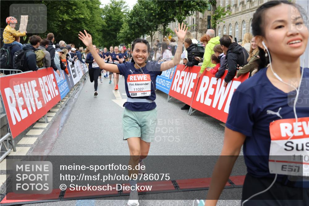 14.06.2026 - REWE Women's Run Strokosch-Dieckow http://msf.ph/oto/9786075 14.06.2026 10:05:16 Ziel 10191, 10318, 10329, 10533, 10674, 10675, 10719, 10822, 11027, 11043, 11091, 11290, 11323, 11482, 11524 meine-sportfotos.de