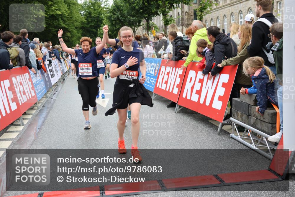 14.06.2026 - REWE Women's Run Strokosch-Dieckow http://msf.ph/oto/9786083 14.06.2026 10:05:19 Ziel 10191, 10318, 10409, 10533, 10588, 10674, 10675, 10822, 11027, 11043, 11091 meine-sportfotos.de