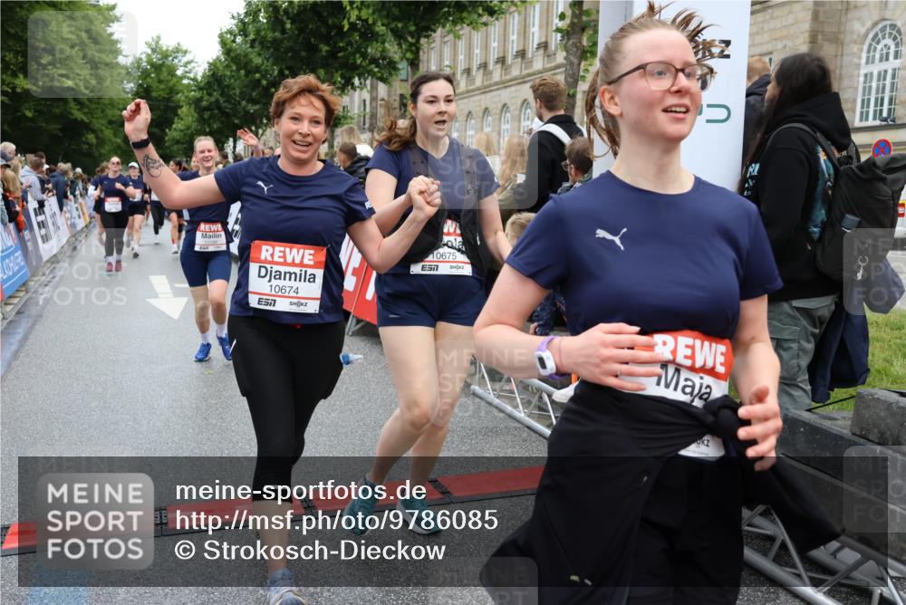 14.06.2026 - REWE Women's Run Strokosch-Dieckow http://msf.ph/oto/9786085 14.06.2026 10:05:21 Ziel 10318, 10409, 10512, 10533, 10583, 10588, 10674, 10675, 10968, 11027, 11091, 11263, 11452, 11462 meine-sportfotos.de