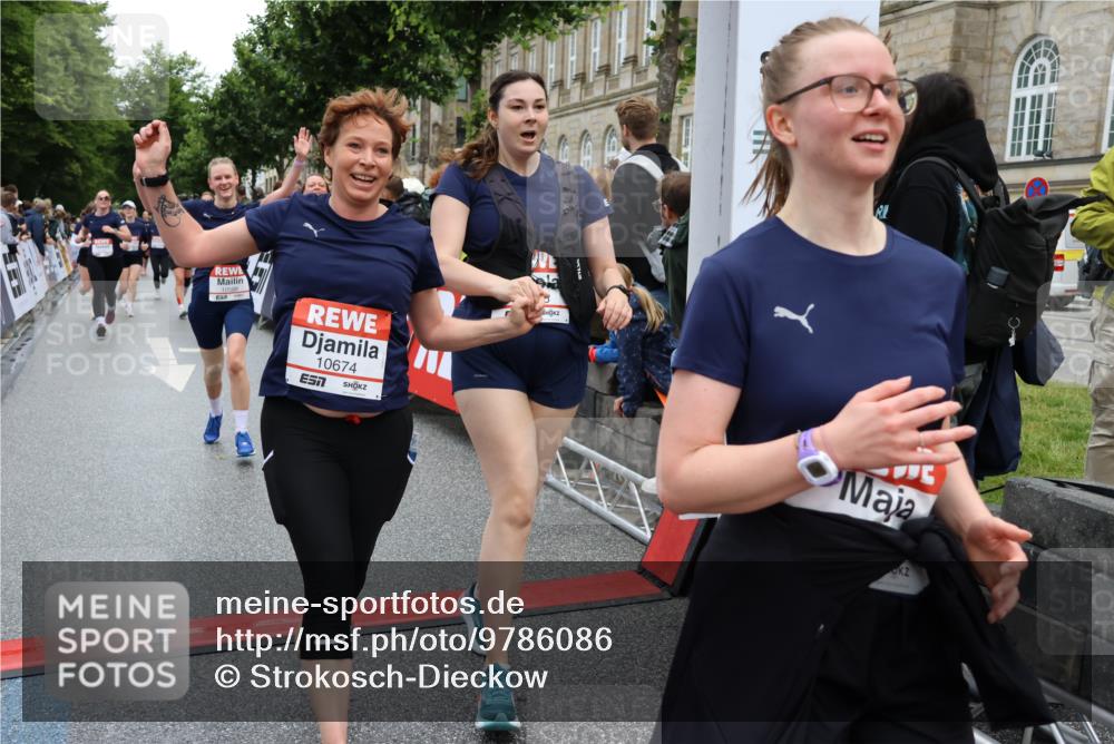 14.06.2026 - REWE Women's Run Strokosch-Dieckow http://msf.ph/oto/9786086 14.06.2026 10:05:21 Ziel 10318, 10409, 10512, 10533, 10583, 10588, 10674, 10675, 10968, 11027, 11091, 11263, 11452, 11462 meine-sportfotos.de