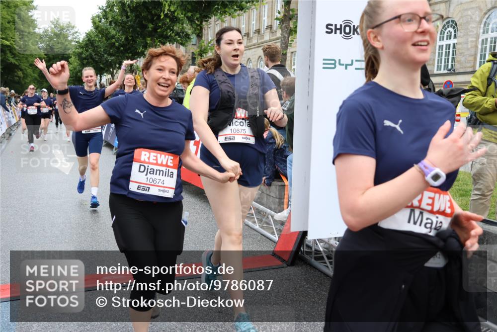 14.06.2026 - REWE Women's Run Strokosch-Dieckow http://msf.ph/oto/9786087 14.06.2026 10:05:21 Ziel 10318, 10409, 10512, 10533, 10583, 10588, 10674, 10675, 10968, 11027, 11091, 11263, 11452, 11462 meine-sportfotos.de