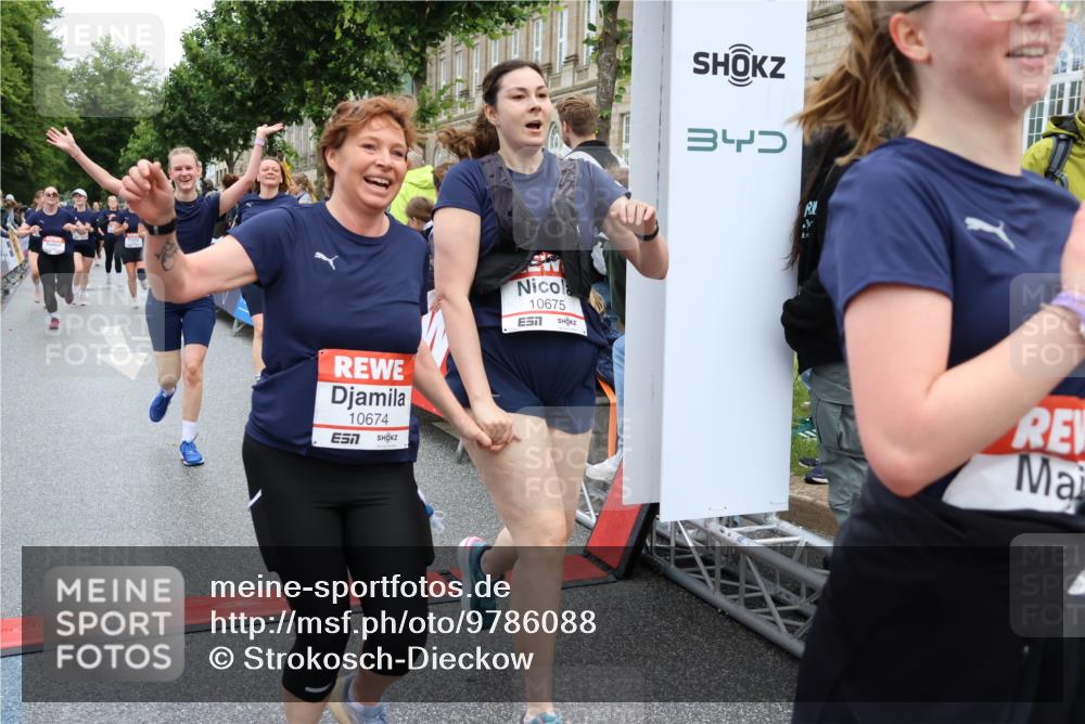 14.06.2026 - REWE Women's Run Strokosch-Dieckow http://msf.ph/oto/9786088 14.06.2026 10:05:21 Ziel 10318, 10409, 10512, 10533, 10583, 10588, 10674, 10675, 10968, 11027, 11091, 11263, 11452, 11462 meine-sportfotos.de